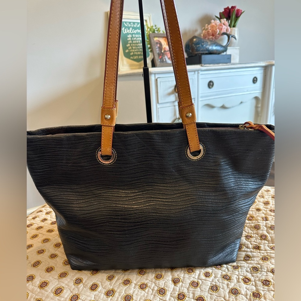 Dooney & Bourke Grommet Shopper Large Black Leather Tote - Picture 2 of 10